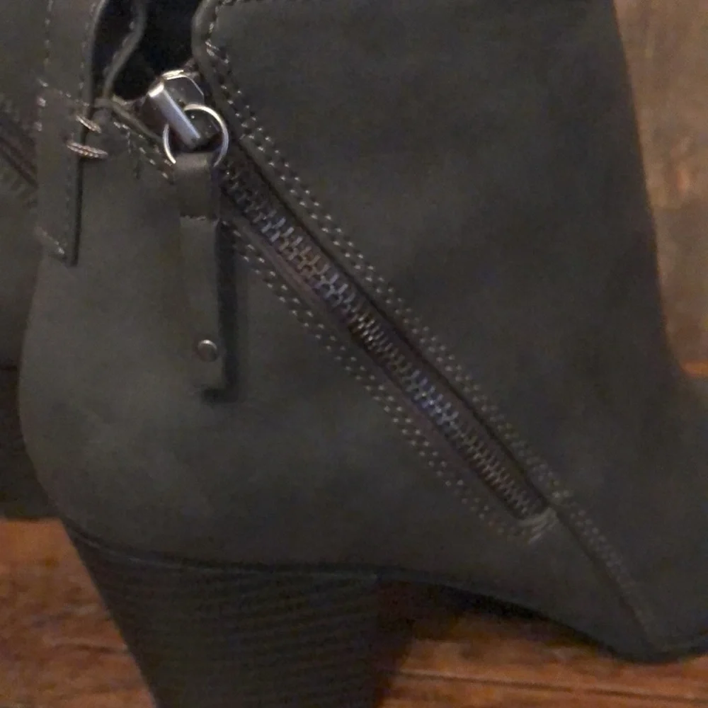 Express Faux Leather Ankle Bootie in Dark Gray Size 9 Women’s